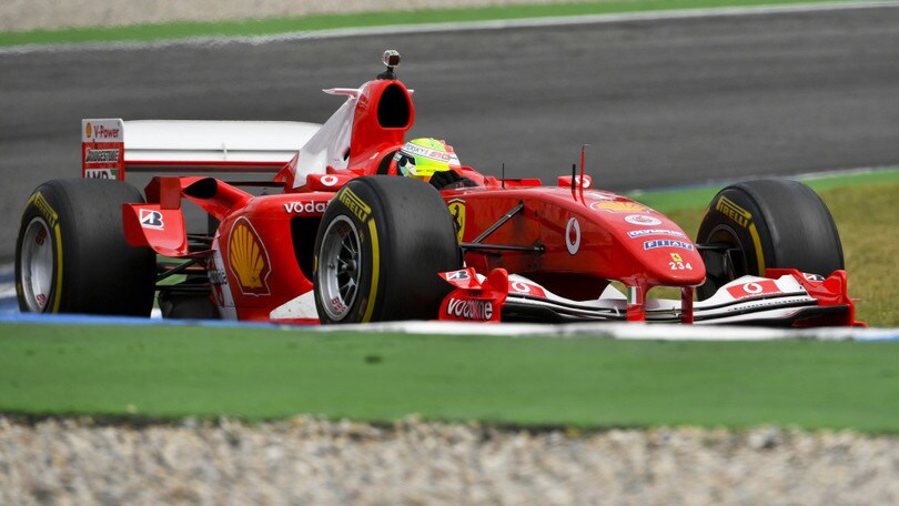 Mick Schumacher sulla Ferrari F2004: Foto