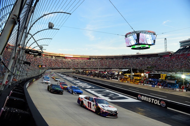 Nascar: a Bristol Hamlin beffa DiBenedetto