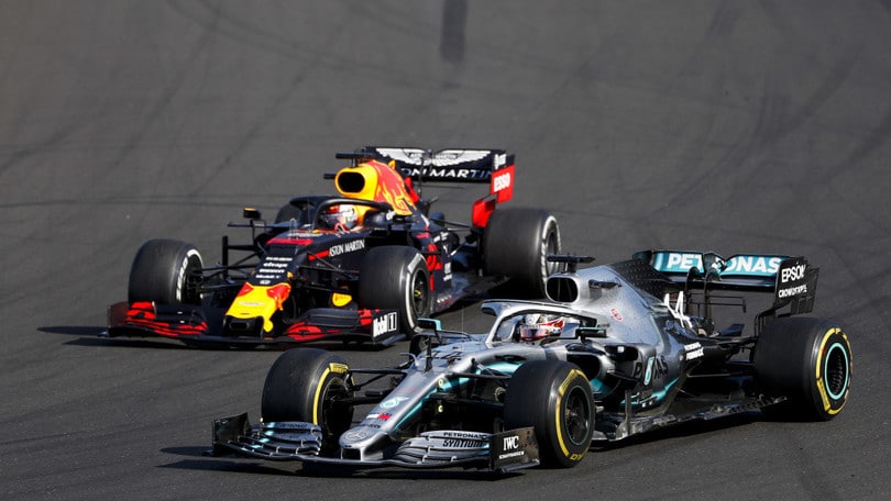 Hamilton, Mercedes 8 GP imperfetti