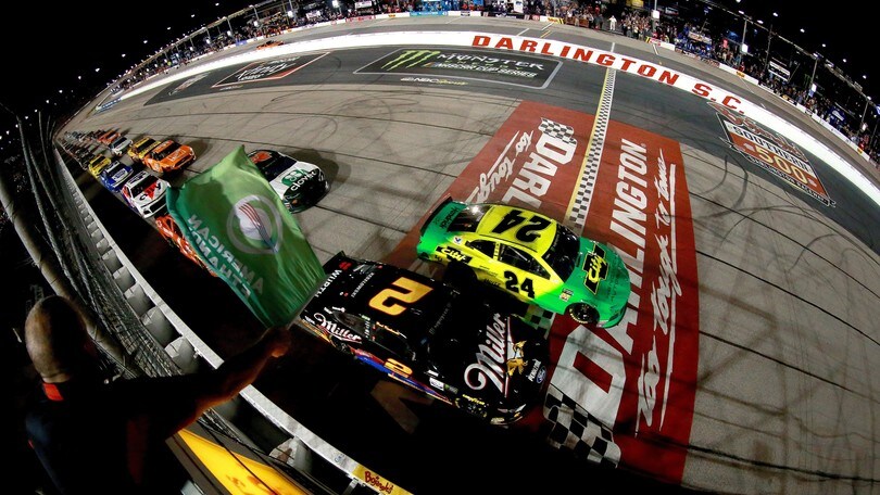 Nascar: Jones trionfa nel weekend... retrò di Darlington