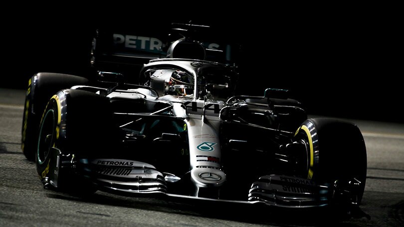 GP Singapore F1, Hamilton: "Ho faticato a mettermi tra le due Ferrari"