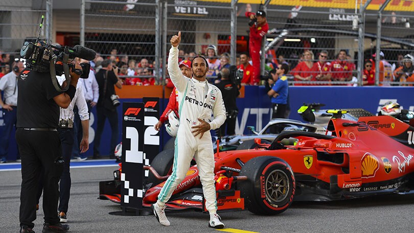 GP Russia F1, Hamilton: "Ogni giro andavo meglio, bene dividere le Ferrari"