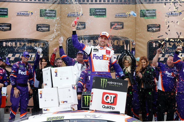 Nascar: Hamlin vince, Keselowski esce dai playoff