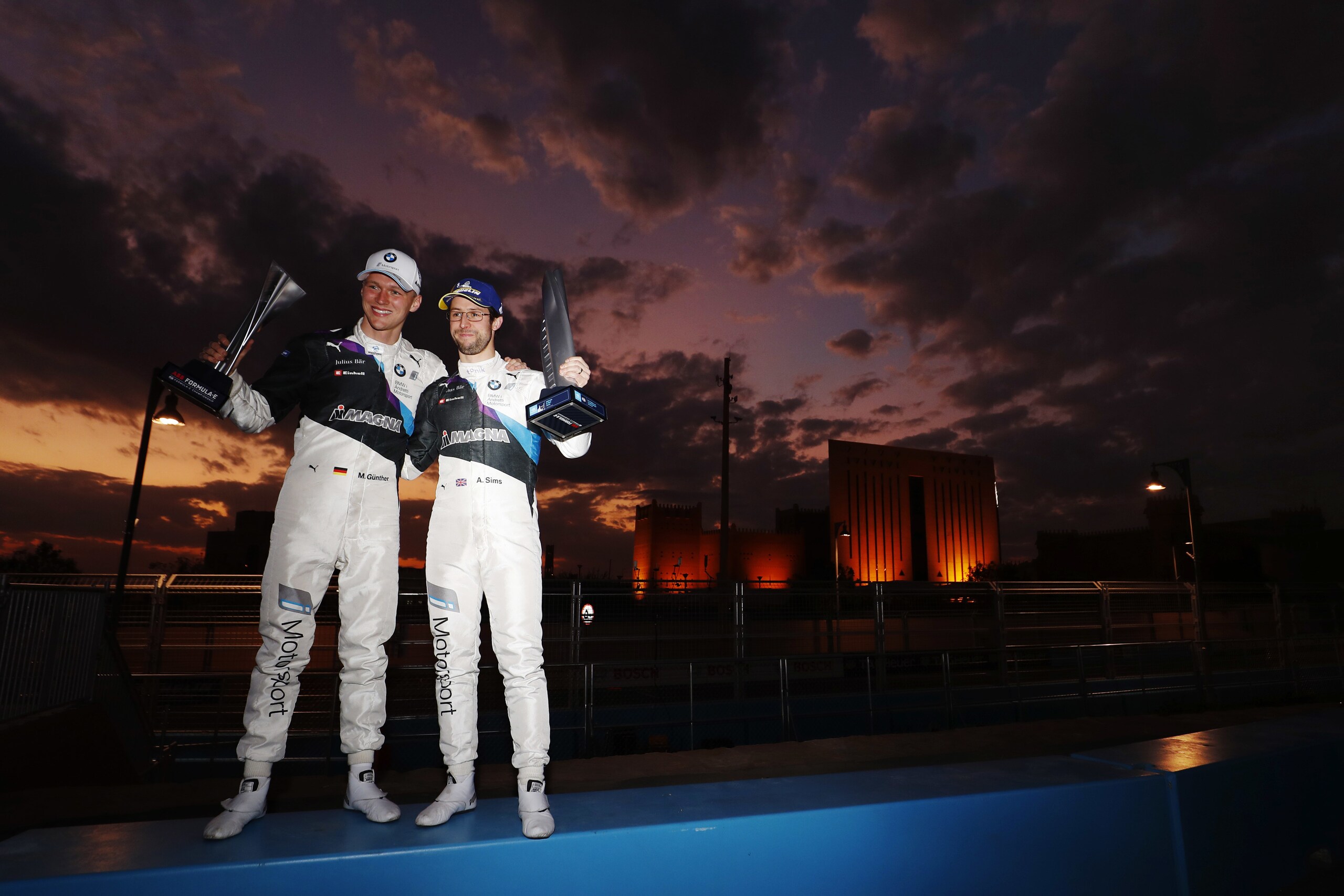 Formula E, gara-2 ePrix Diriyah: Sims emerge dal caos, doppietta BMW all'arrivo