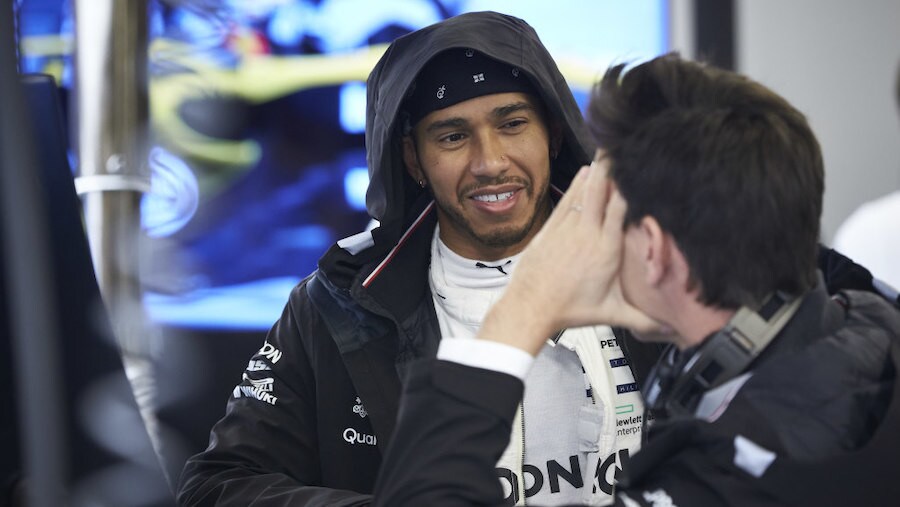 Hamilton ancora nessun rinnovo contratto con Mercedes