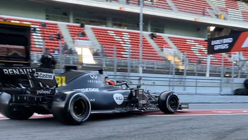 Renault RS20: Ocon in pista a Barcellona FOTO