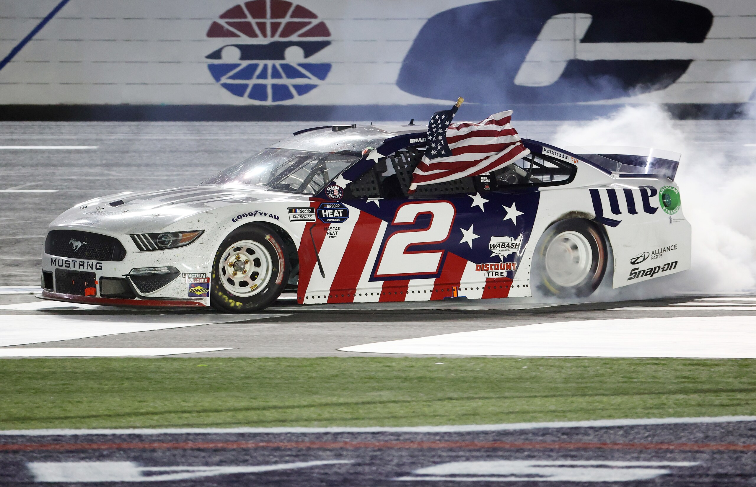 Nascar, Keselowski vince la 600 miglia di Charlotte