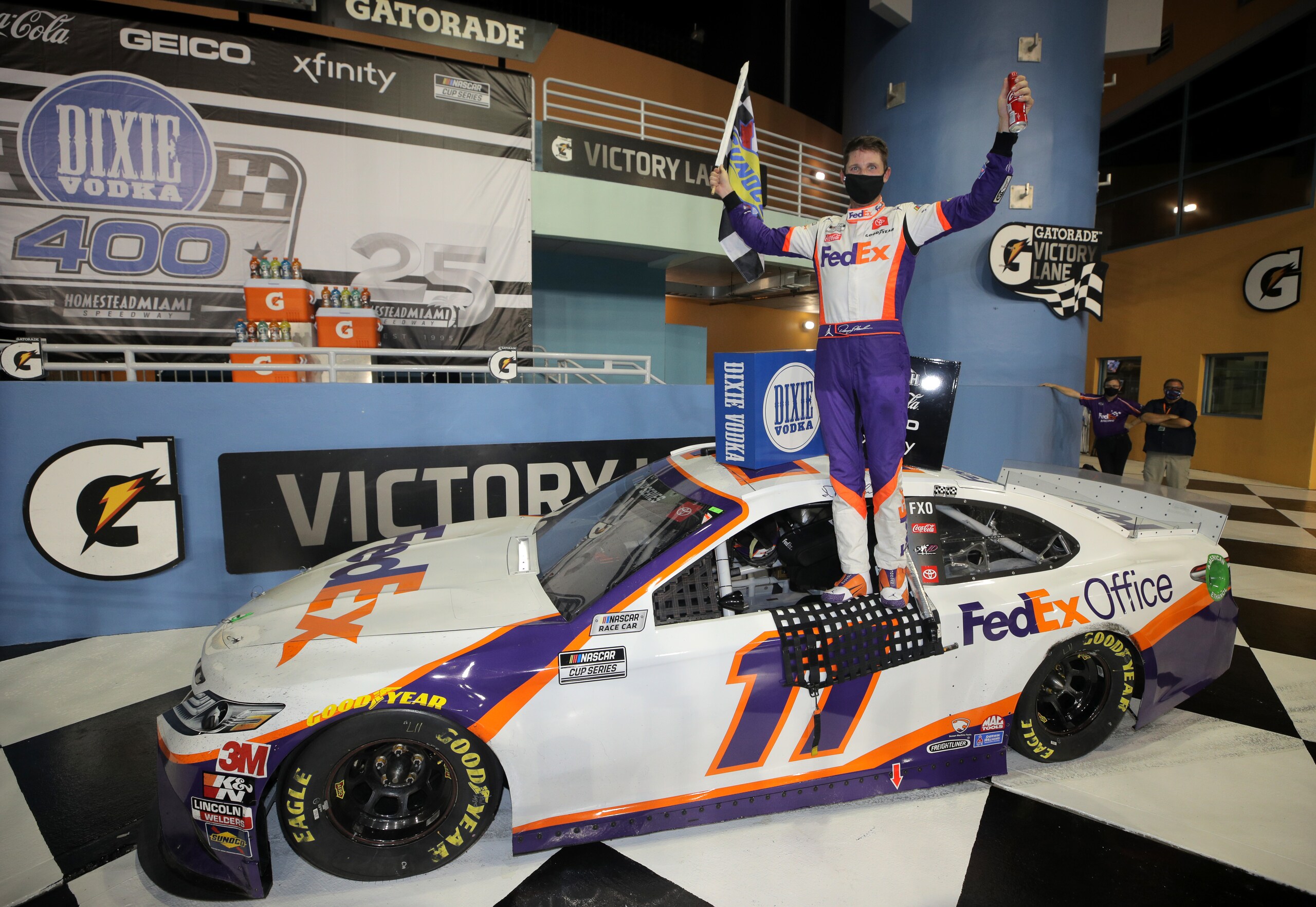 Nascar, Hamlin spietato a Homestead