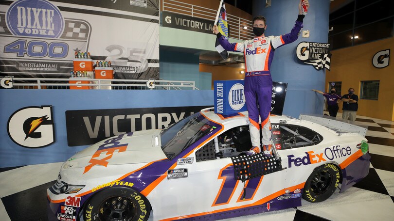 Nascar, Hamlin spietato a Homestead