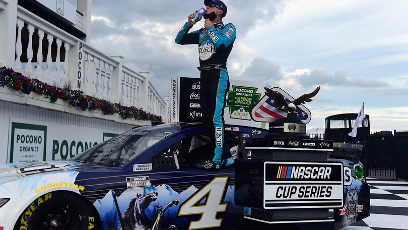 Nascar: ad Harvick la prima gara del weekend a Pocono