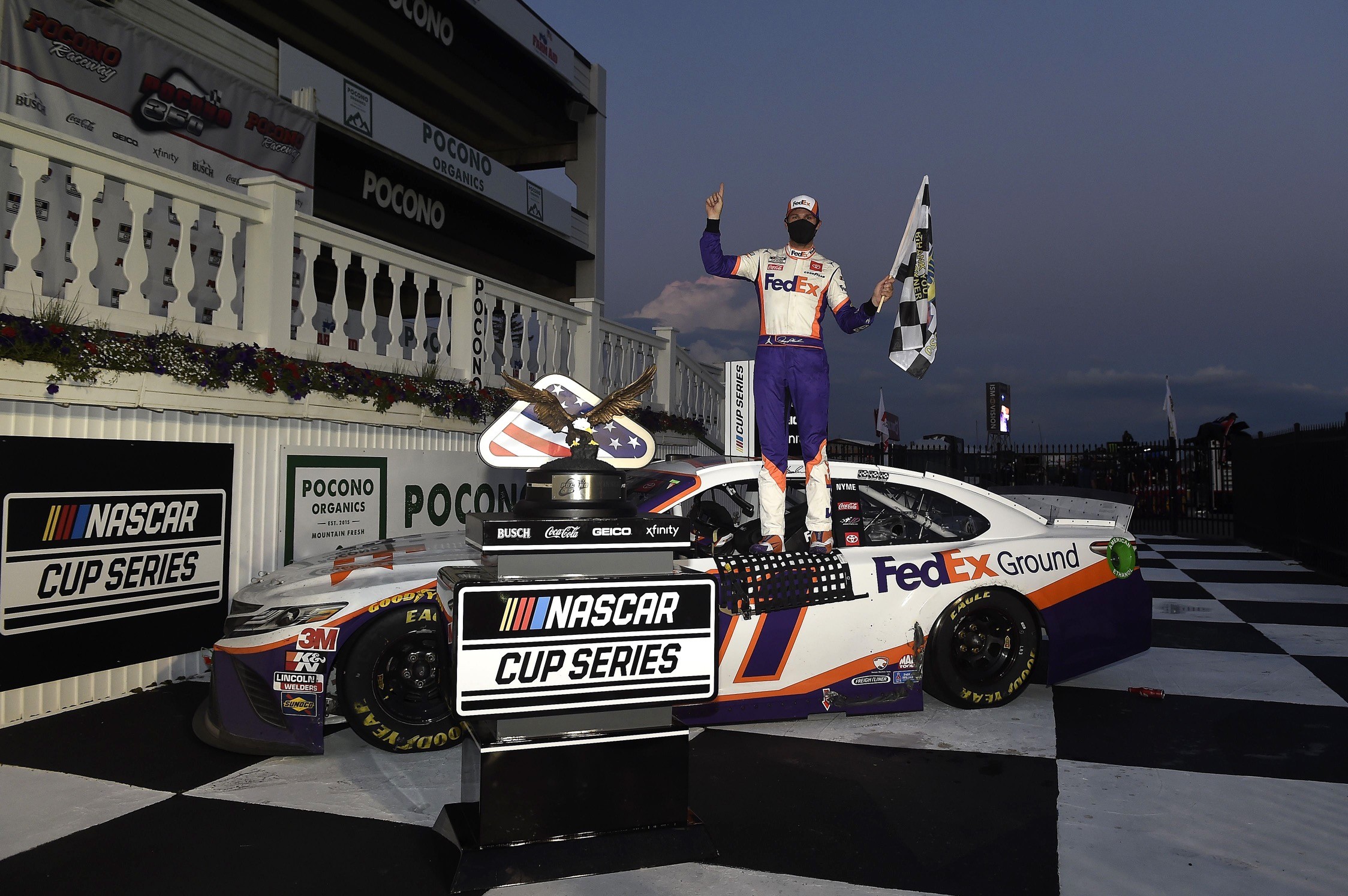 Rivincita di Denny Hamlin in gara 2 della Nascar a Pocono