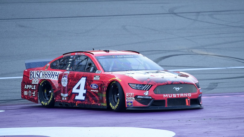 Nascar: Harvick completa la doppietta in Michigan