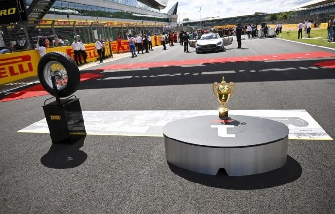 Pirelli Stella Bianca, lo pneumatico degli anni '50 rivive a Silverstone