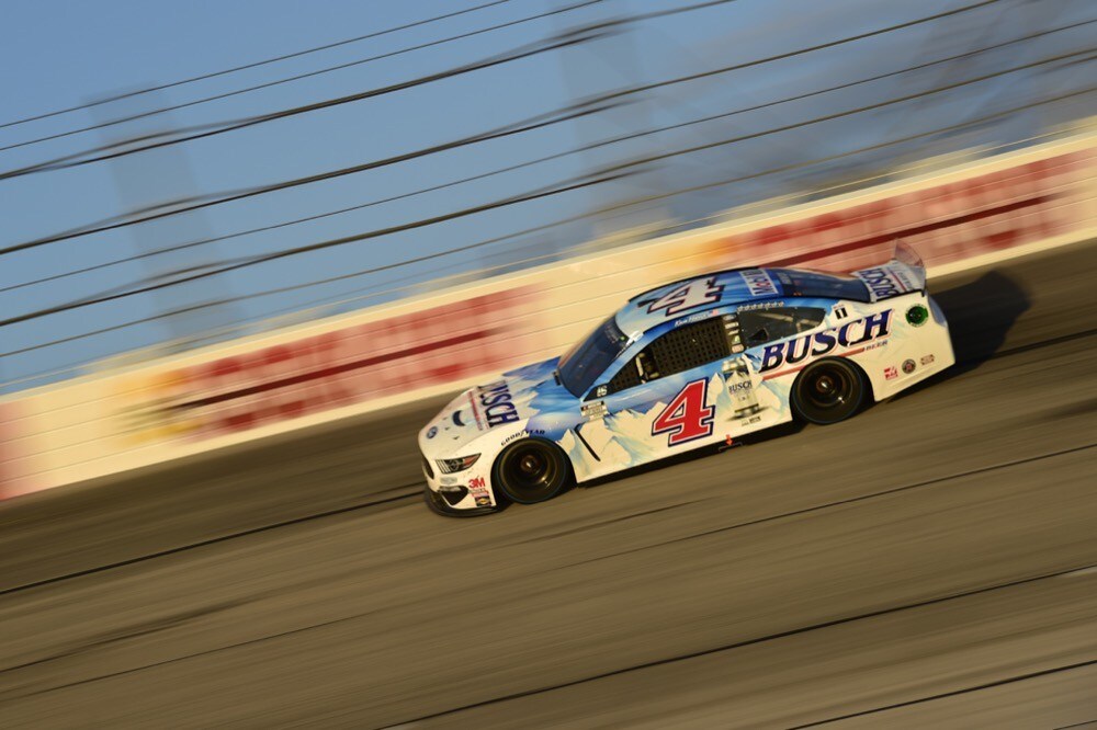 Nascar: ad Harvick la "prima" dei playoff a Darlington