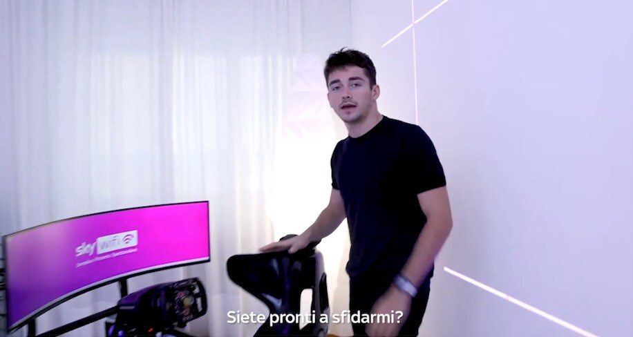 Leclerc lancia la sfida dal simulatore di Formula 1 dal salotto di casa Sky Wifi