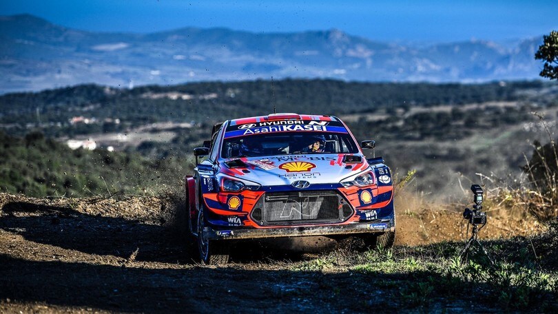 WRC, Rally Italia Sardegna: Sordo solido leader