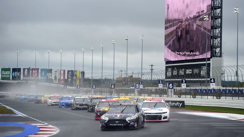 Nascar, sul bagnato di Charlotte la spunta Elliott