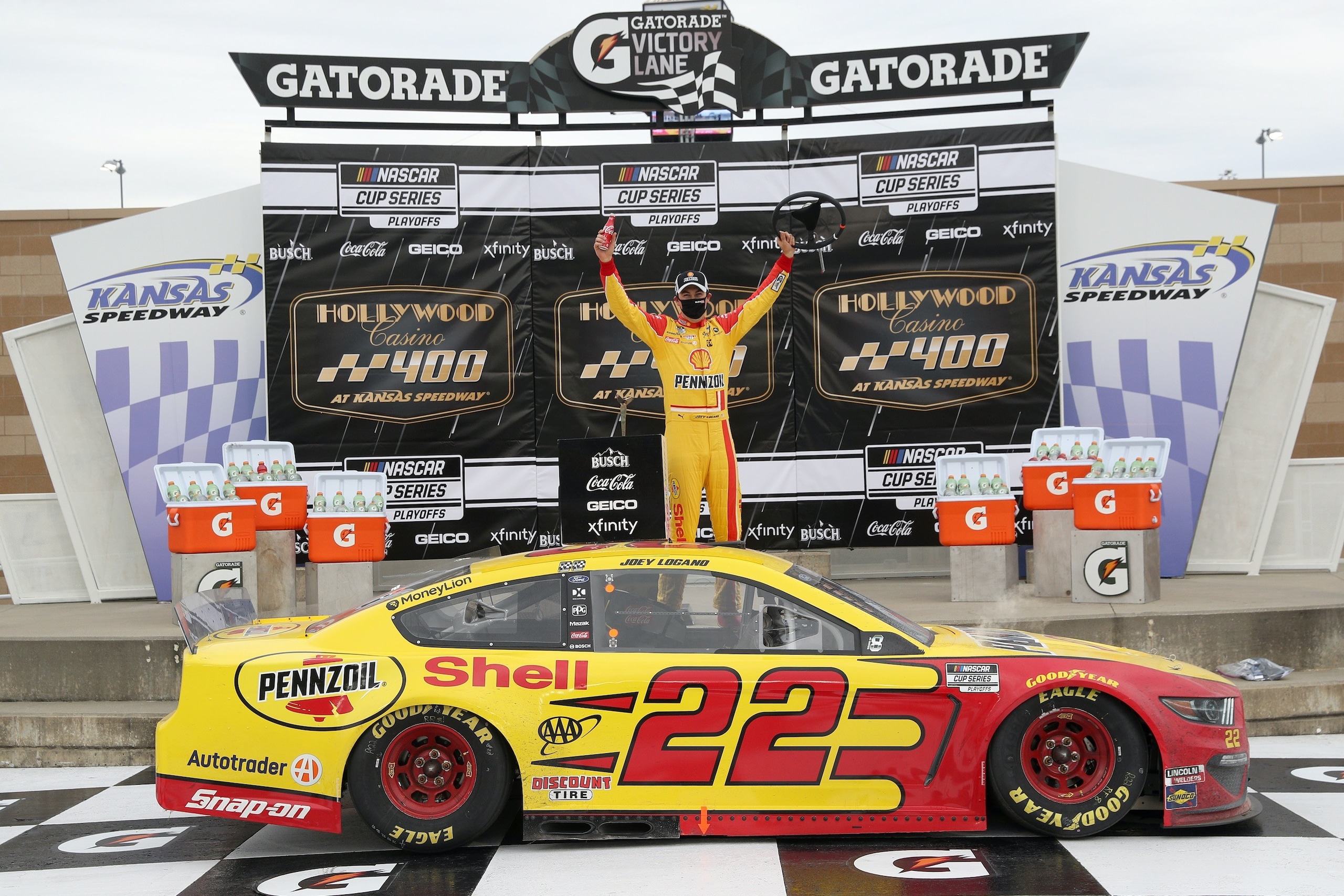 Nascar: Logano vince in Kansas e va in finale