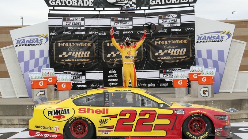Nascar: Logano vince in Kansas e va in finale
