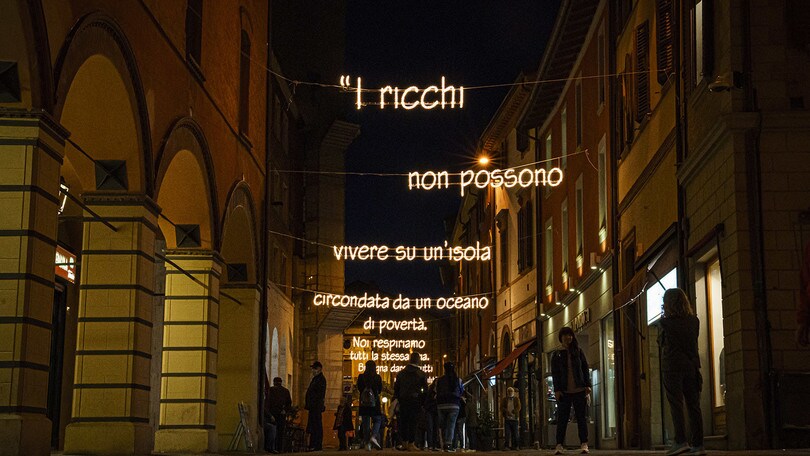 GP Emilia Romagna, le luminarie dedicate a Senna FOTO