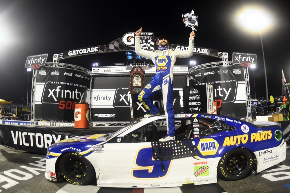 Nascar: Elliott vince a Martinsville, Harvick fuori dai playoff!