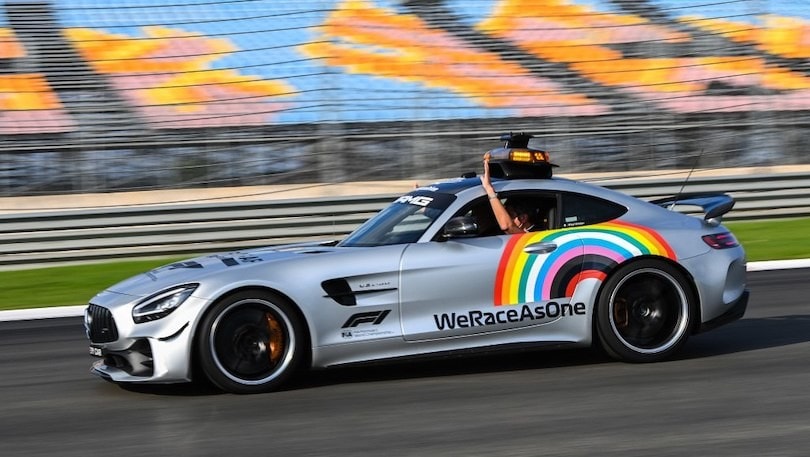 Safety Car si cambia, Aston Martin e Mercedes in pista