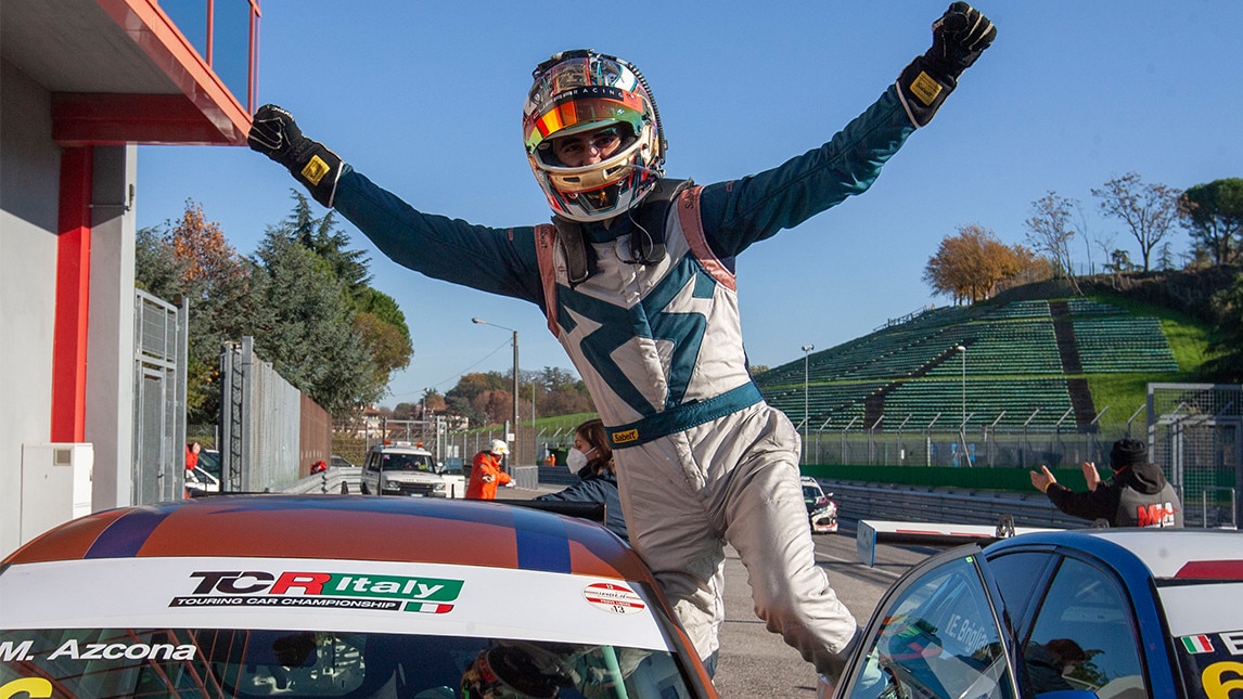 TCR Italy: Mikel Azcona su CUPRA sbanca Imola, titolo sub judice