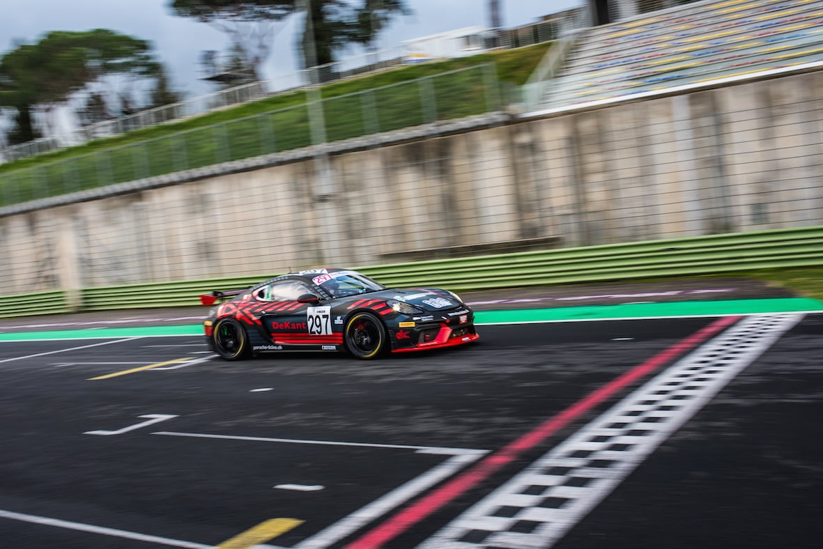 Pole e podi per Fenici all'esordio a Vallelunga sulla Cayman