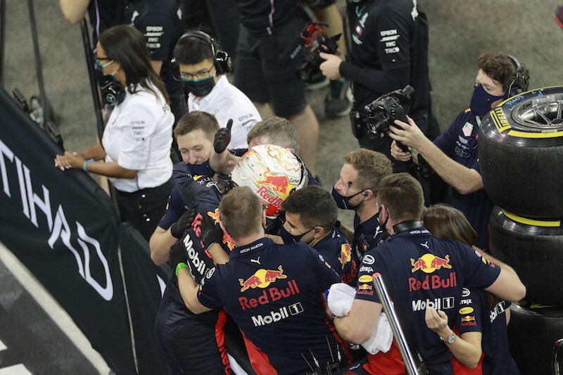 GP Abu Dhabi qualifiche: Verstappen, che pole! Mercedes battute, Leclerc 9° ma penalizzato