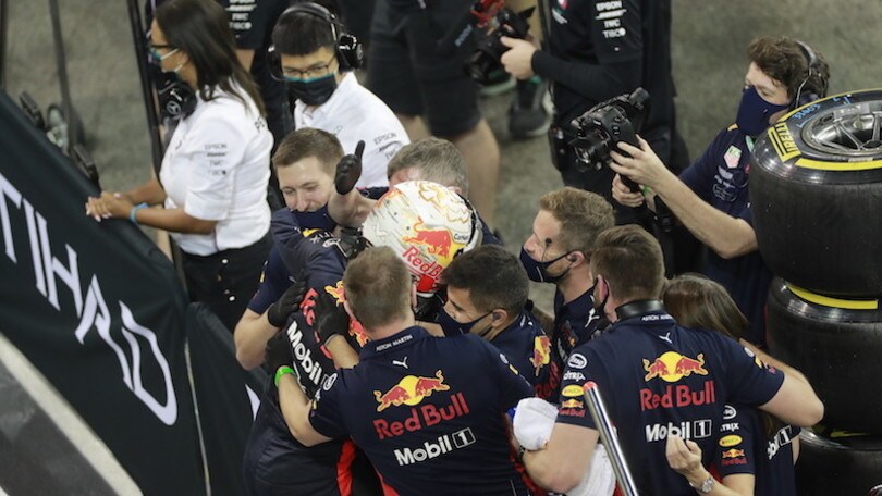 GP Abu Dhabi qualifiche: Verstappen, che pole! Mercedes battute, Leclerc 9° ma penalizzato