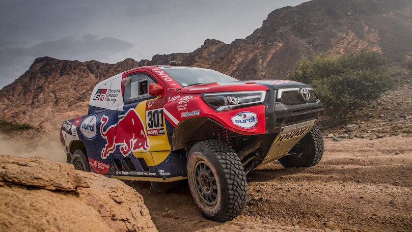 Dakar 2021: Peterhansel vede il successo, Al Attiyah: "Ho avuto 16 forature!"