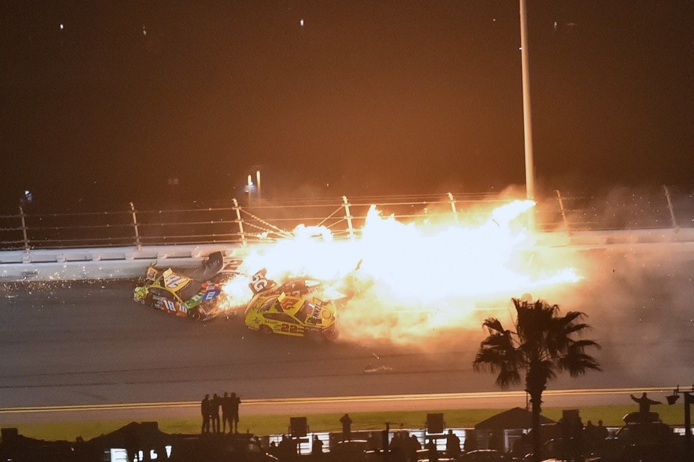 Nascar: alla Daytona 500 trionfa a sorpresa McDowell