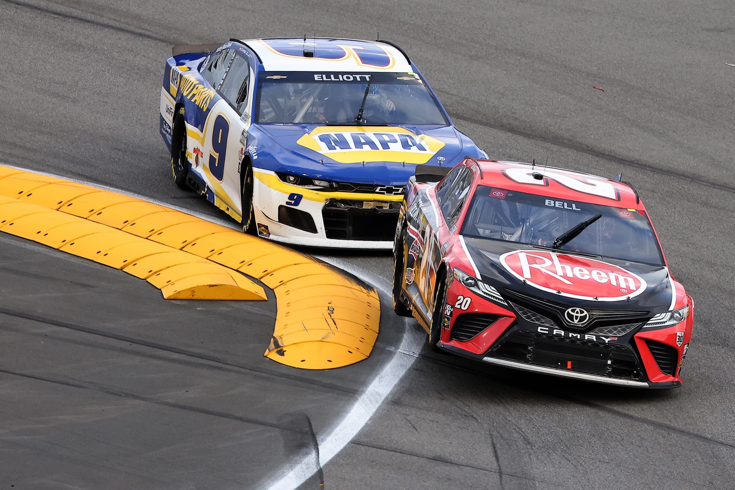 Nascar: prima vittoria di Bell a Daytona