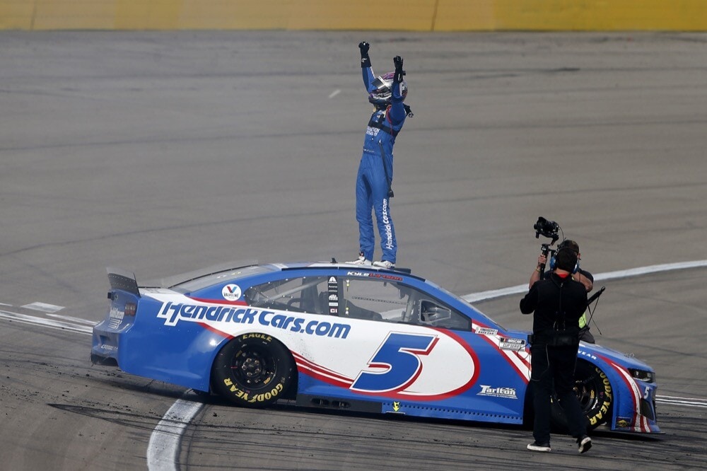 Nascar: Larson torna alla vittoria a Las Vegas