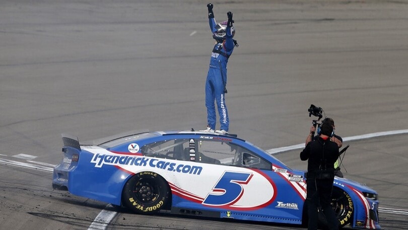 Nascar: Larson torna alla vittoria a Las Vegas