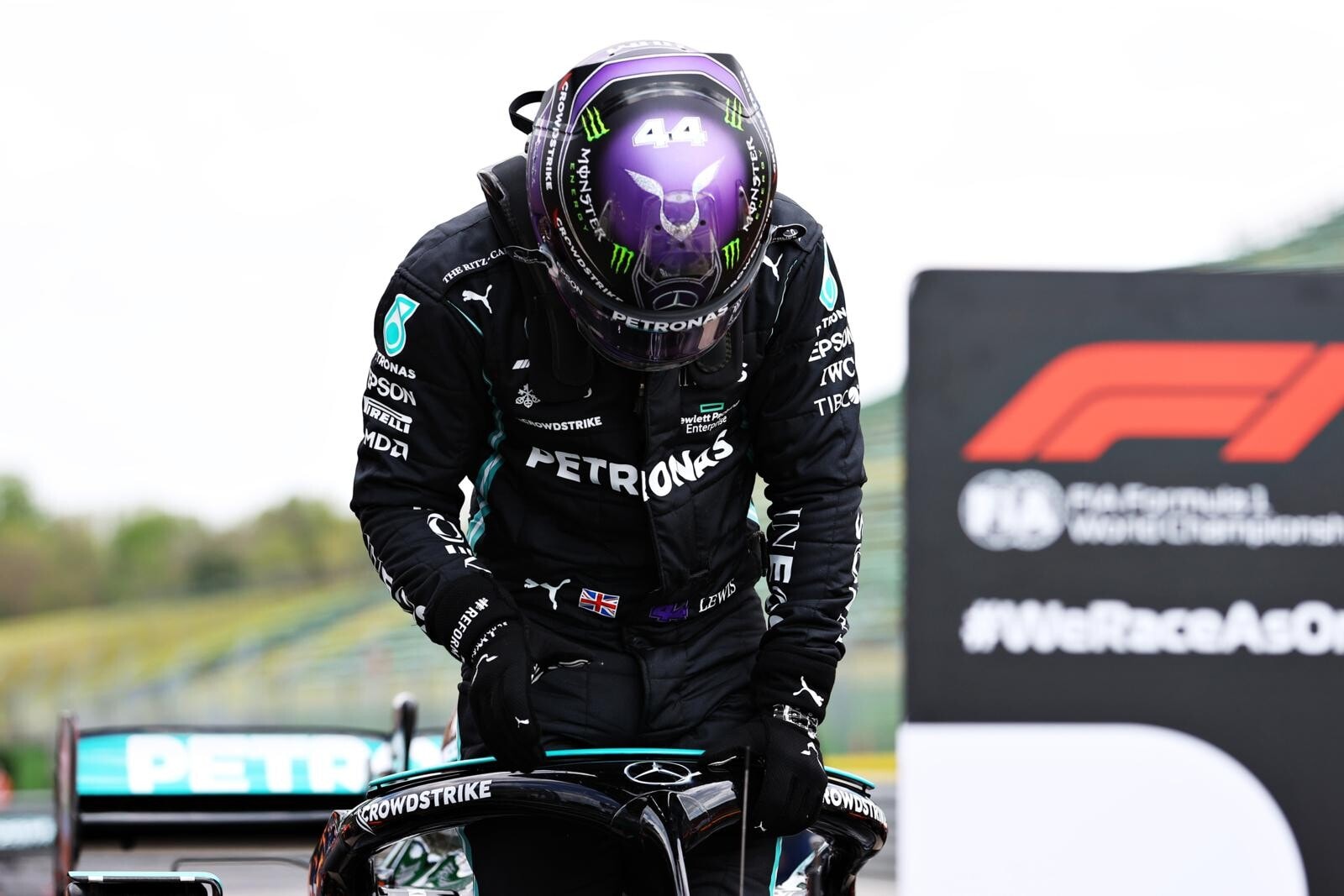 GP Emilia Romagna, qualifiche: Hamilton in pole! Leclerc 4°, delusione Sainz