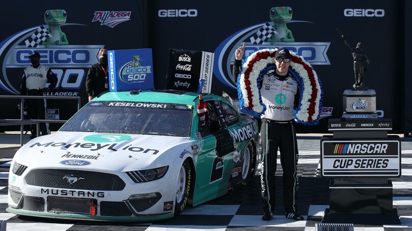 Nascar: Talladega porta bene a Keselowski