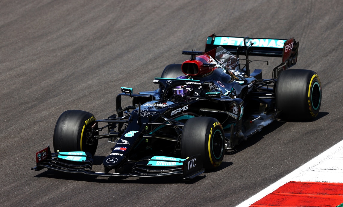 GP Portogallo, vince Hamilton! Leclerc è 6°, Sainz solo 11°