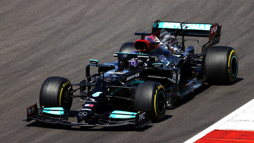 GP Portogallo, vince Hamilton! Leclerc è 6°, Sainz solo 11°