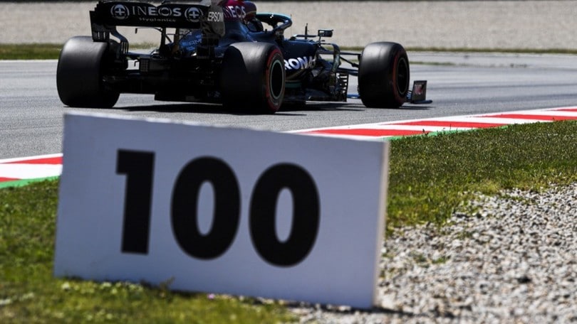 GP Spagna, la pole numero 100 di Lewis Hamilton