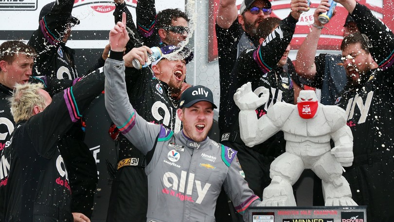 Nascar: Bowman vince nel poker di Hendrick a Dover