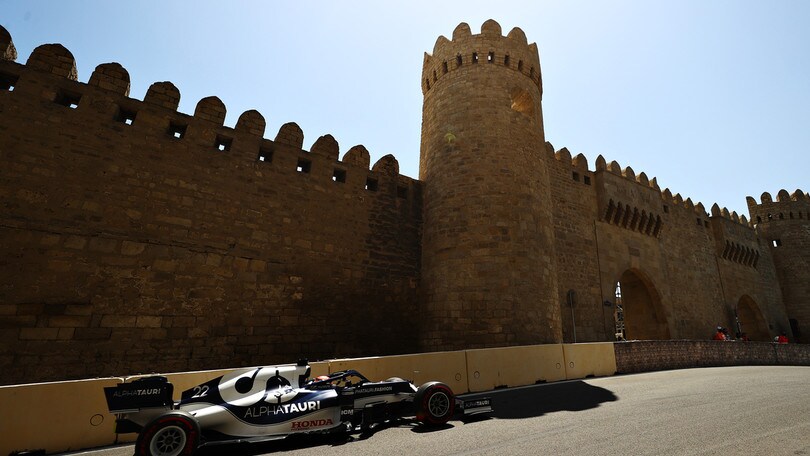 GP Azerbaijan, FP1: Leclerc e Sainz inseguono Verstappen