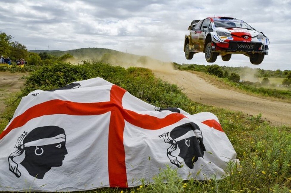 WRC, Rally Sardegna: Tanak e Sordo out, Ogier in testa