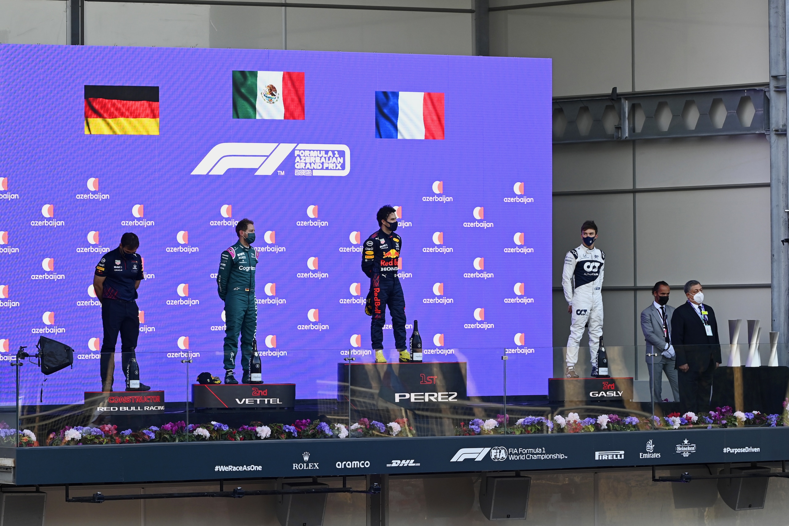 GP Azerbaijan: Perez da sogno, Verstappen ed Hamilton sprofondano, la Ferrari guarda