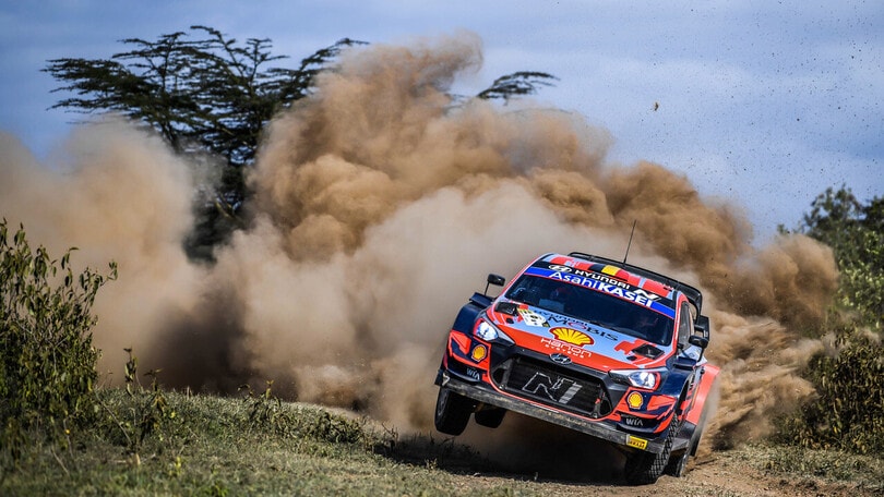 WRC, Rally Safari: Neuville chiude in testa la prima tappa
