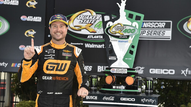 Nascar: nella battaglia tra fratelli ad Atlanta trionfa Kurt Busch