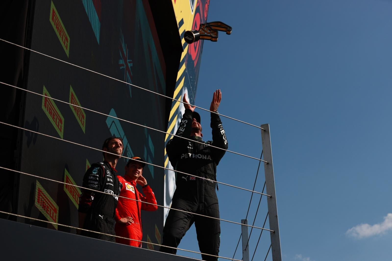 GP Gran Bretagna: capolavoro di Re Hamilton! Vince in volata su Leclerc 2°, Max ko