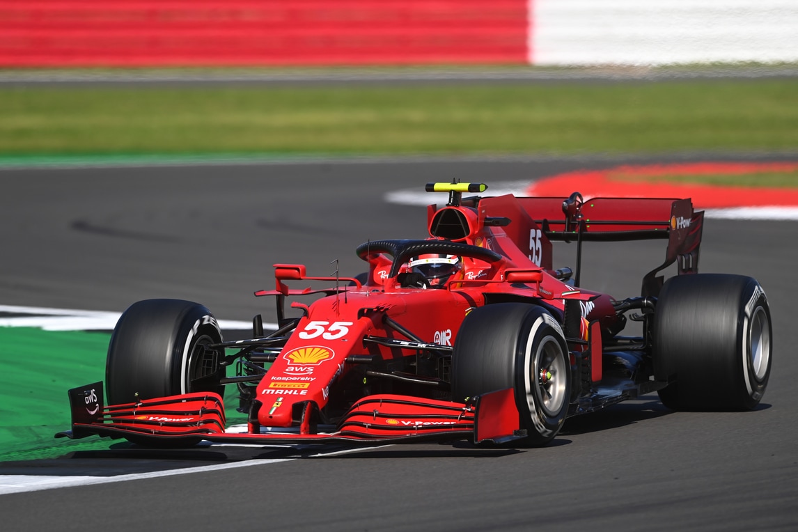 Sainz: "Pit stop troppo lungo, ma la Ferrari è incredibile"