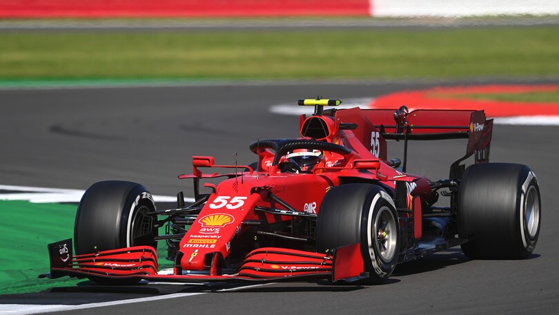 Sainz: "Pit stop troppo lungo, ma la Ferrari è incredibile"