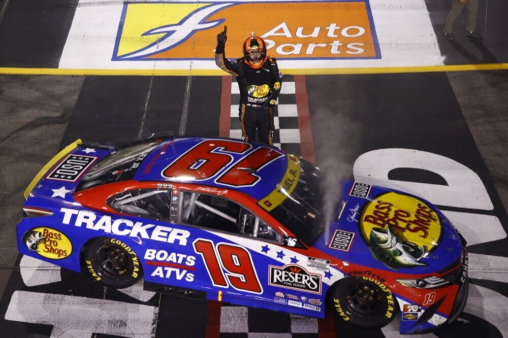 NASCAR: Truex vince, le Toyota ora fanno paura